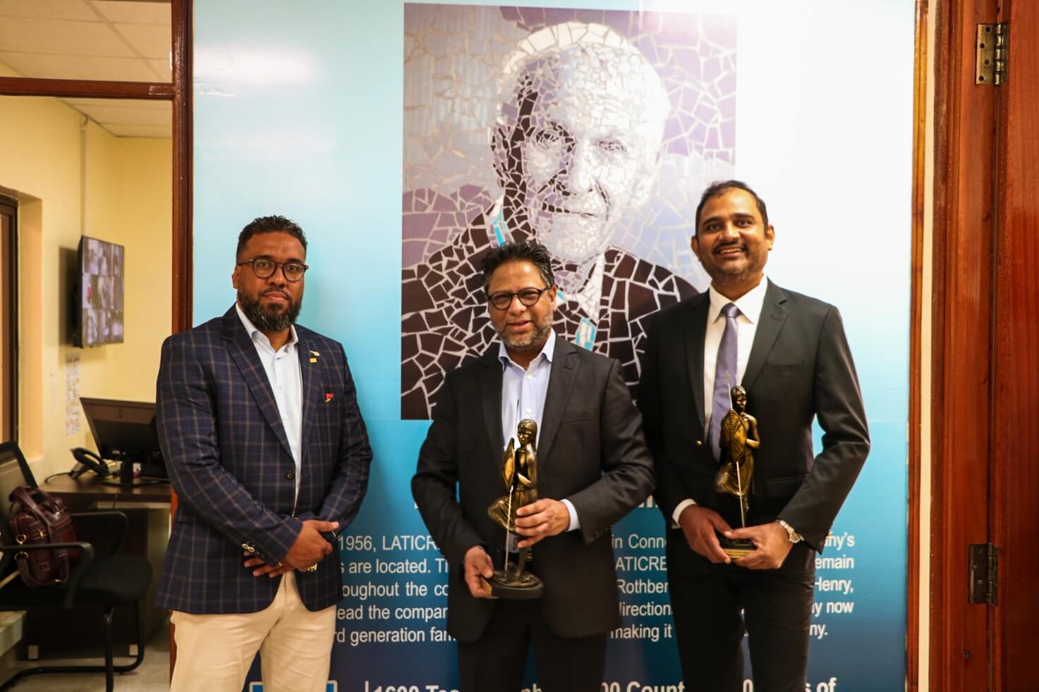 Joseph Dacosta、Faisal Saleem 和 Ritesh Singh 出席 LATICRETE 肯尼亚工厂开业典礼